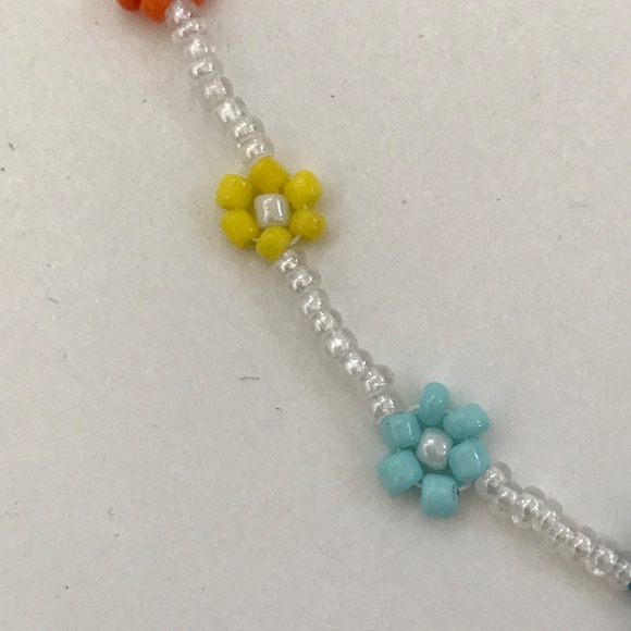 URBAN OUTFITTERS Flower Beaded Necklace Dainty Choker Multicolored NWT - Picture 5 of 14